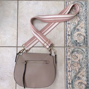 Guitar strap crossbody